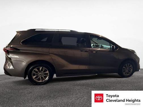 2022 Toyota Sienna LE