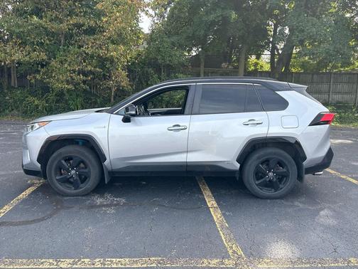 2020 Toyota RAV4 Hybrid SE