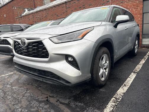 Celestial Silver Metallic 2024 Toyota Highlander LE