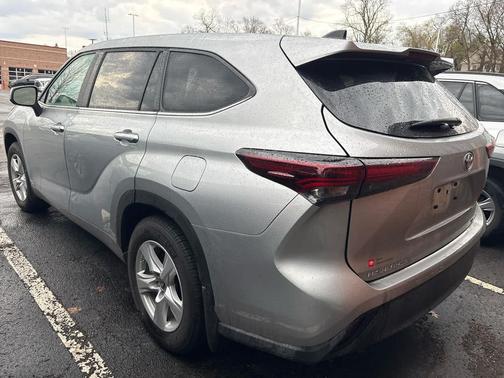 Celestial Silver Metallic 2024 Toyota Highlander LE