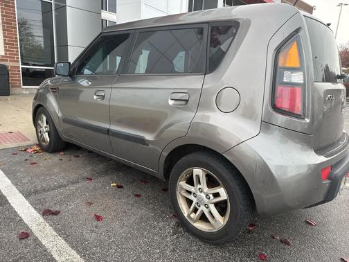 2010 Kia Soul +