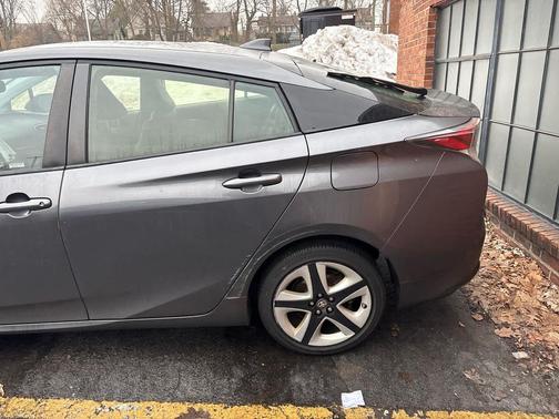 2016 Toyota Prius Four Touring