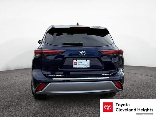 2026 Toyota Highlander Hybrid Platinum