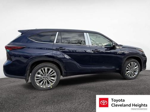 2026 Toyota Highlander Hybrid Platinum