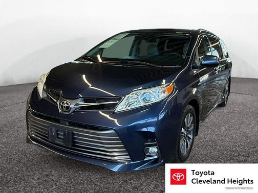 Parisian Night Pearl 2018 Toyota Sienna XLE