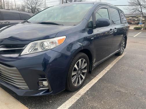 2018 Toyota Sienna XLE