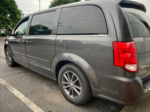 Granite Pearlcoat 2017 Dodge Grand Caravan SXT