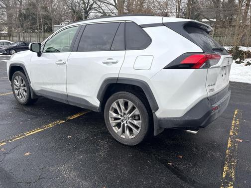 2023 Toyota RAV4 XLE Premium