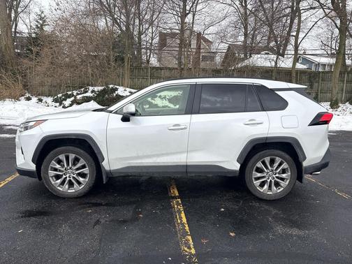 2023 Toyota RAV4 XLE Premium
