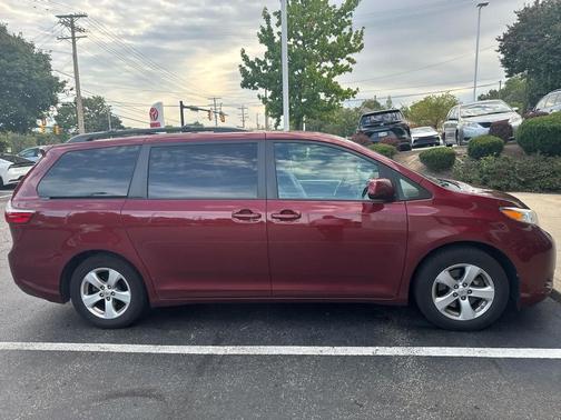 2016 Toyota Sienna LE