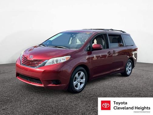 2016 Toyota Sienna LE