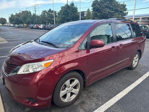 2016 Toyota Sienna LE