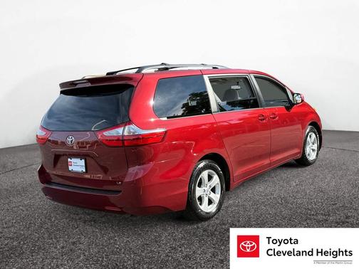 2016 Toyota Sienna LE