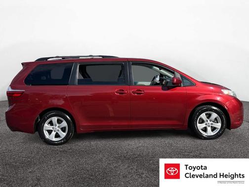 2016 Toyota Sienna LE