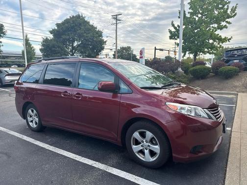 2016 Toyota Sienna LE