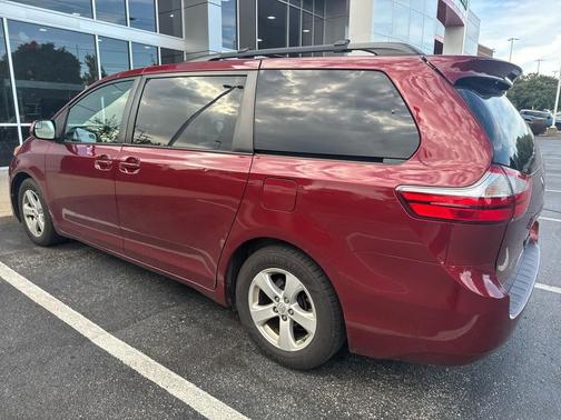 2016 Toyota Sienna LE