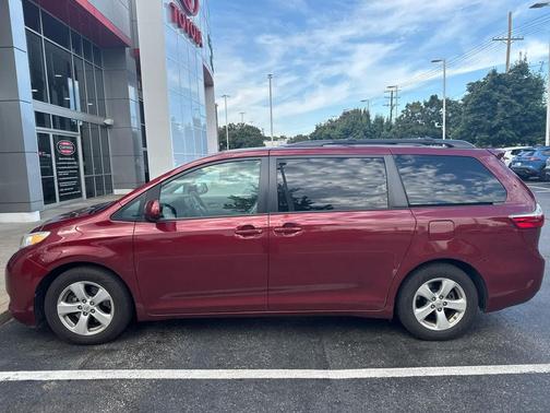 2016 Toyota Sienna LE