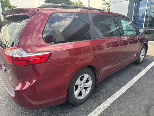2016 Toyota Sienna LE