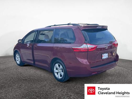 2016 Toyota Sienna LE
