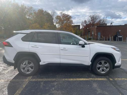 2024 Toyota RAV4 Hybrid XLE