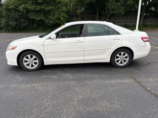 Super White 2011 Toyota Camry LE