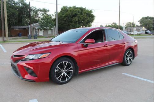 2020 Toyota Camry SE