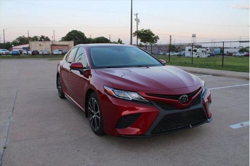 2020 Toyota Camry SE