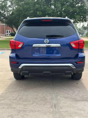 2017 Nissan Pathfinder SV