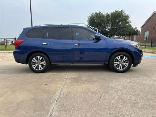 2017 Nissan Pathfinder SV