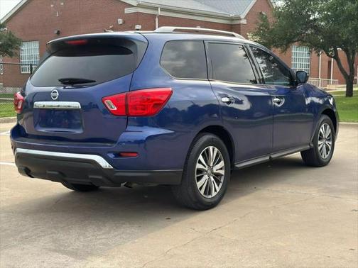2017 Nissan Pathfinder SV
