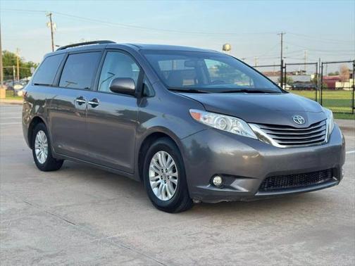 2017 Toyota Sienna XLE
