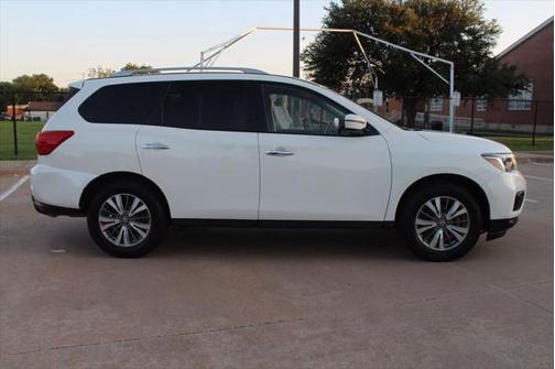 2019 Nissan Pathfinder SV