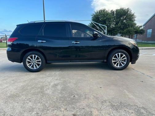 2016 Nissan Pathfinder SV