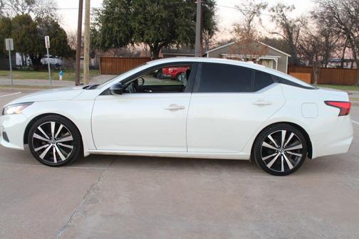 2020 Nissan Altima SR FWD