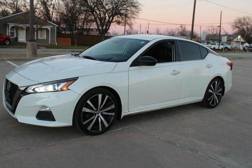 2020 Nissan Altima SR FWD