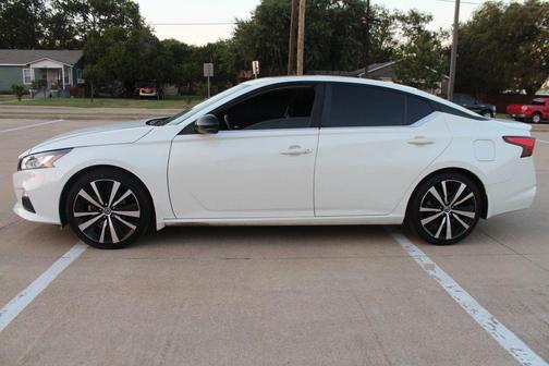2021 Nissan Altima SR FWD