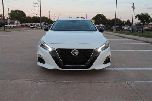 2021 Nissan Altima SR FWD
