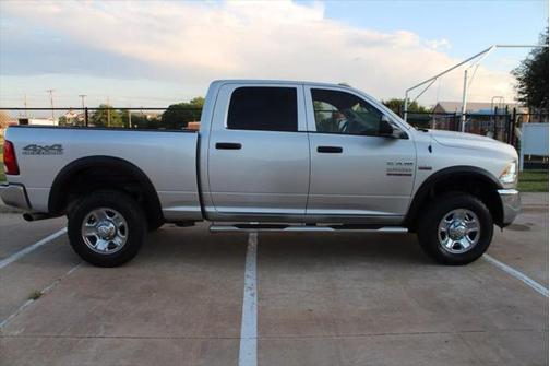 2017 RAM 2500 Tradesman Crew Cab 4x4 6'4' Box