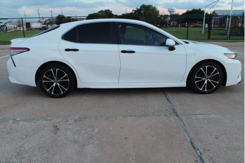 2018 Toyota Camry Hybrid XLE