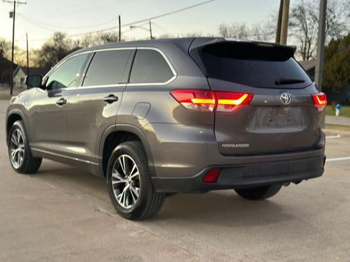 2018 Toyota Highlander LE