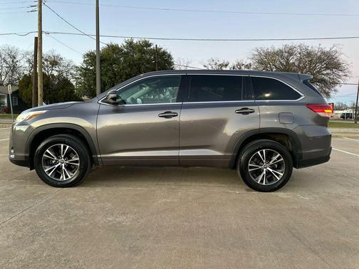 2018 Toyota Highlander LE