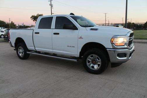 2022 RAM 2500 Tradesman Crew Cab 4x4 6'4' Box