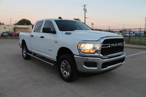 2022 RAM 2500 Tradesman Crew Cab 4x4 6'4' Box