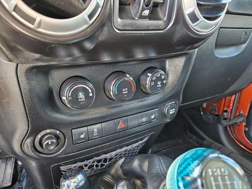 Copperhead Pearlcoat 2014 Jeep Wrangler Unlimited Sahara