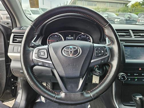 Midnight Black Metallic 2016 Toyota Camry SE
