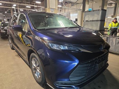 2021 Toyota Sienna LE