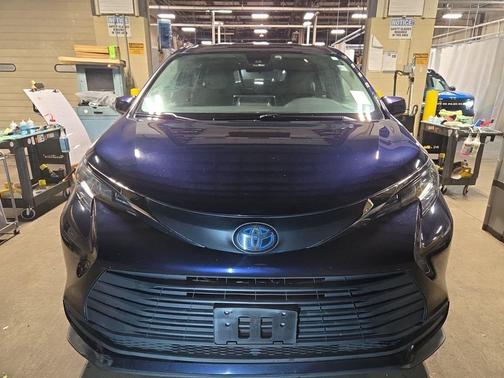 2021 Toyota Sienna LE