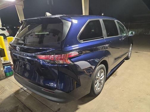 2021 Toyota Sienna LE