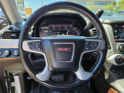White 2015 GMC Yukon XL 1500 SLT