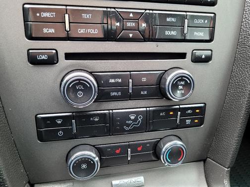Photo 5 of 19 of 2011 Ford Mustang GT Premium